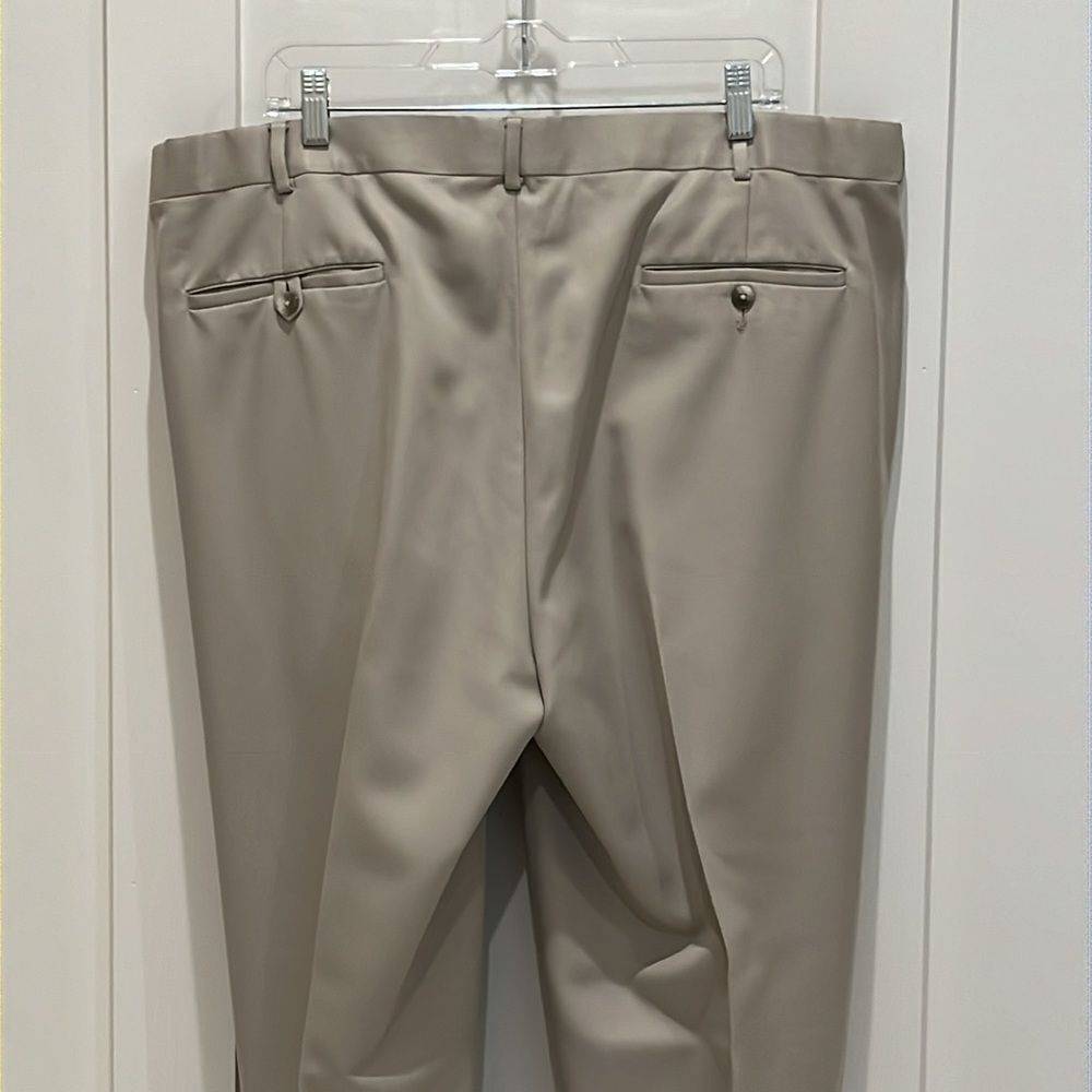 Men's Roundtree & Yorke Easy Care Tan Slacks - Picture 4 of 9